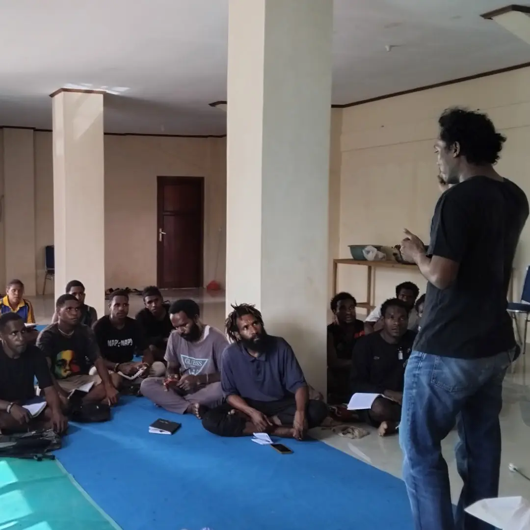Diskusi dan peningkatan kapasitas anggota Dekai Books.